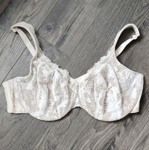 Cacique bra size 42DDD